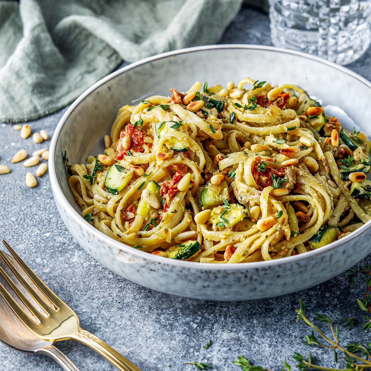 Linguine con pesto de alcachofas